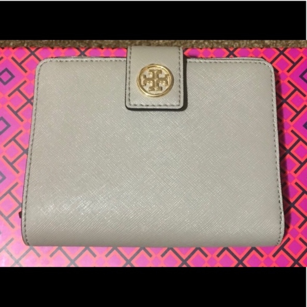 Tory burch wallet